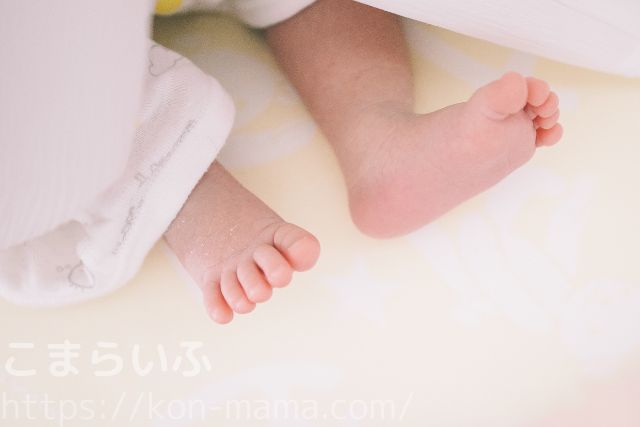 赤ちゃんの足