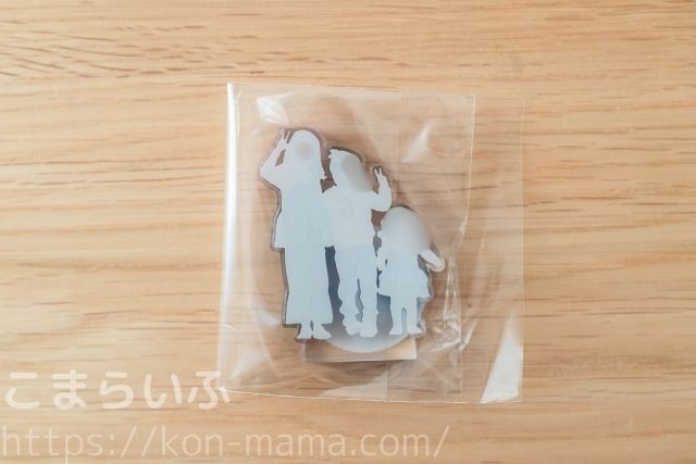 Acryのアクリルブロックの白打ち部分。写真の裏面に白インクが印刷されている様子