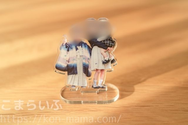 Acry(アクリー)で作ったアクリルスタンドを正面から撮影した写真