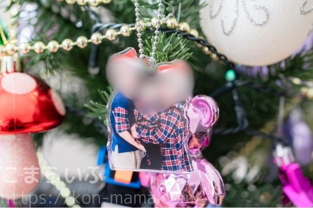 Acryのアクリルキーホルダーを飾って使用している様子