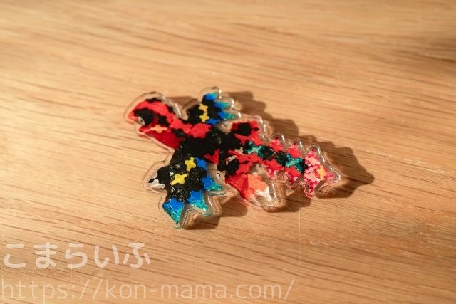 Acryのアクマグの透明感と発色が分かるアップ写真