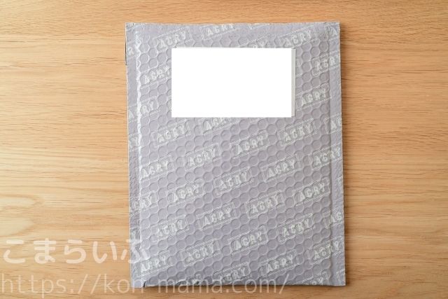 Acryのアクリルマグネットが届いたプチプチ付き封筒