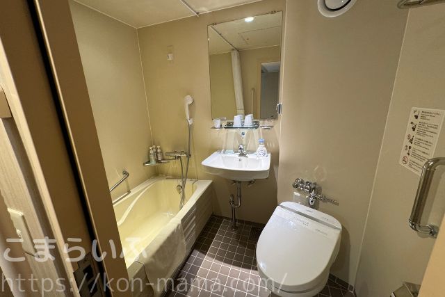 阪九フェリーのスイートルームのバス・トイレ付き浴室