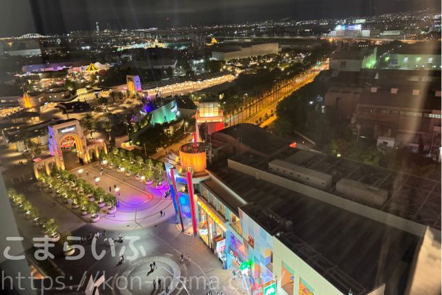パークフロントホテルの客室から見たユニバーサル・スタジオ・ジャパン周辺の夜景