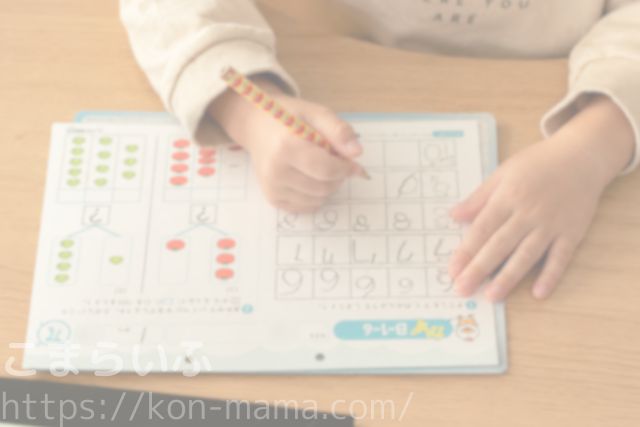 七田式プリントに取り組む子どもの様子