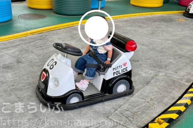 鈴鹿サーキットパークのプッチパトロールに乗る3歳児